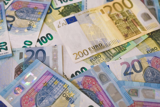 New consumer credit rises 3.8% to 606.7 million euros